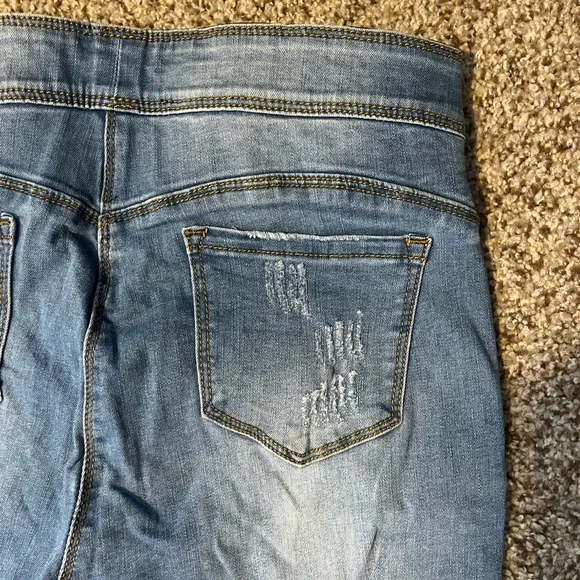 Coco & Carmen Jeans - Picture 3 of 6